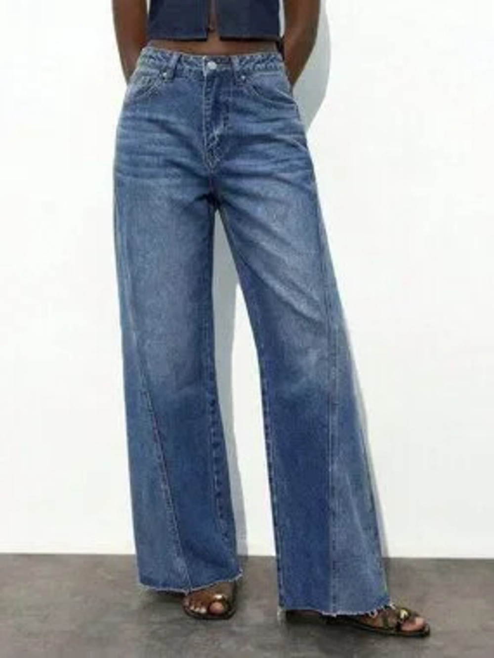Medium Wash Casual Women's Pocketed Zipper Straight Leg Jeans